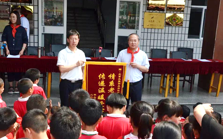 西柏坡希望小學(xué)校での慈善寄付イベントが成功裏に開催